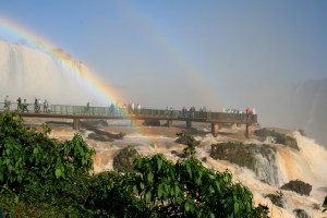Spectacular and wet catwalk on the Brazilian side